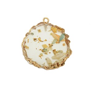 Resin Transparent Leaf Charm - Resin Real Flower Pendant - Dried Real Flower Pendant - Purple Flower Necklace Charm - 31.1x35.4x5mm- RC1221