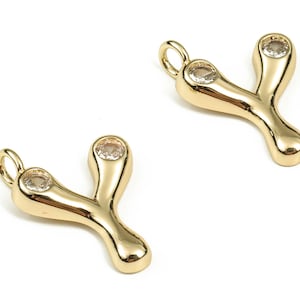 Alfabeto de latón Y Amuletos de pendientes con circones - Encanto inicial Y - El colgante de la letra Y - Latón chapado en oro de 18 quilates - 25.38x17.78x3.98mm - RGP3668Y