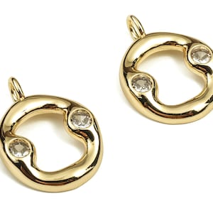 Alfabeto de latón O Amuletos de pendientes con circones - O Encanto inicial -La letra O Colgante - Latón chapado en oro de 18 quilates -25.12x18.32x3.76mm- RGP3668O