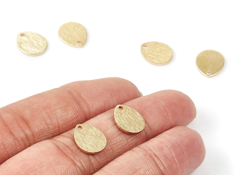 Colgantes de latón texturizado con forma de gota - Colgante de latón crudo texturizado con forma de gota - Componentes para pendientes - Suministros para joyería - 12x10x1mm - PP1737 imagen 1