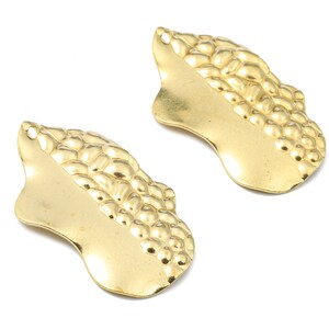 Brass Wavy Charms - Raw Brass Wavy Earrings and Pendant - Brass Wavy Necklace - Jewelry Supplies - 28.89x18.92x1.53mm - PP2569