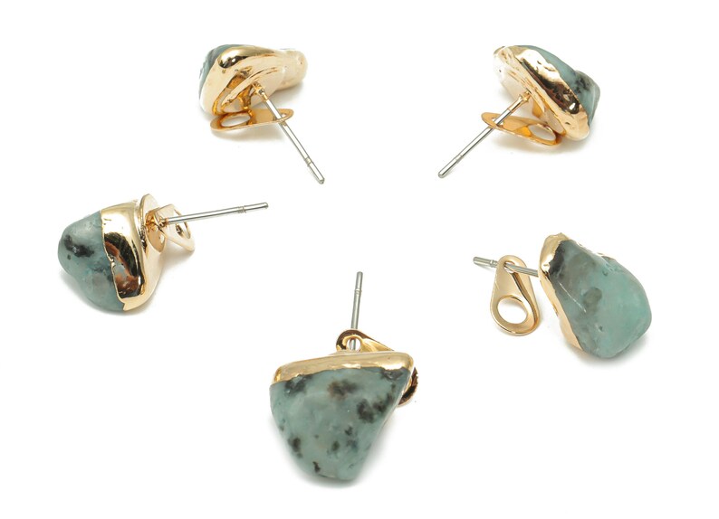 Pendiente de jaspe Ki Wi con aro - Poste de piedra natural - Piedra chapada en tono dorado - Acero inoxidable quirúrgico 316 - 11,9 x 9,96 x 7 mm - NS1762E imagen 2
