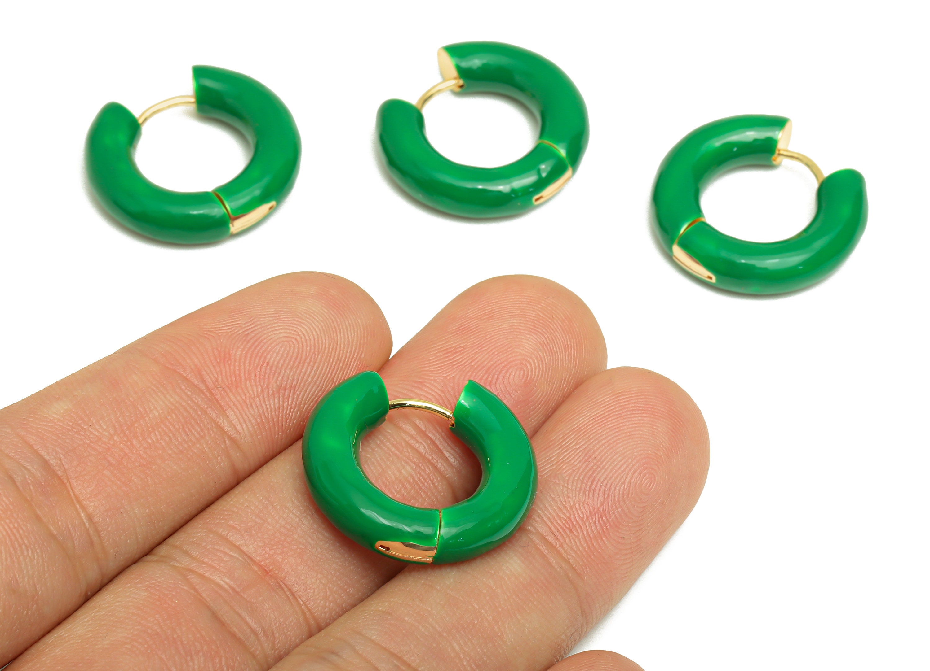 Orecchini a cerchio leggeri con smalto verde brillante, colore argento/80 mm L/L, Metallo