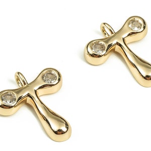 Alfabeto de latón T Amuletos de pendientes con circones - Amuleto inicial T - Colgante de letra T - Latón chapado en oro de 18 quilates - 23.02x19.97x4.22mm - RGP3668T