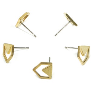 Brass Pentagon Earring Stud - Raw Brass Pentagon Earring Post - Surgical Stud - Earring Post - Jewelry Supplies - 10.06x9.08x1.31mm - PP3302
