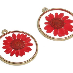 Epoxy Resin Round Charms - Dried Flower Jewelry - Real Flower Charms -Resin Jewelry - Gold Tone Plated Alloy Charm -32.9x29.7x2.4mm- ZZ1936