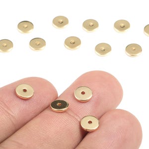Espaceurs de perles disque plat 6 mm en laiton doré - Perles d'espacement rondelles Heishi - Disque en laiton plaqué or véritable 18 carats - 6,14 x 6,14 x 1,05 mm - RGP2699 image 1