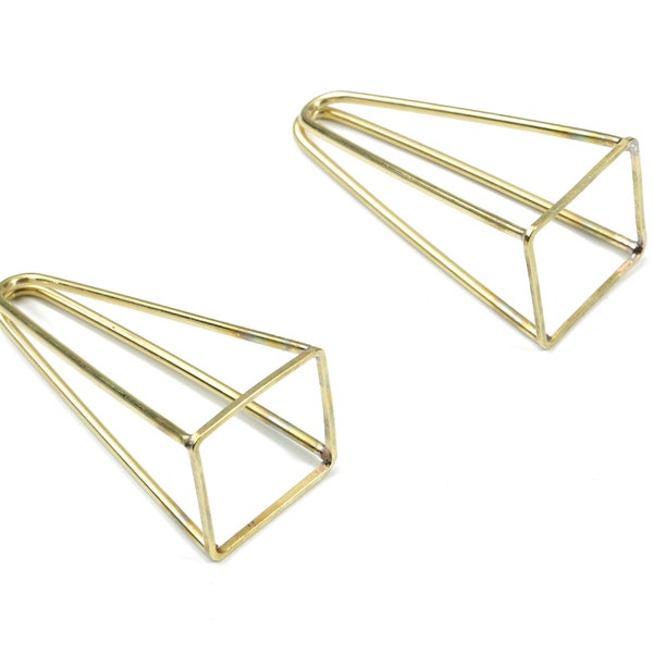 Charmes de boucles d’oreilles pyramidales en fil de laiton - Pendentif pyramide en fil de laiton brut - Trouvailles de boucles d’oreilles - 49.56x20.19x1.15mm - PP3118