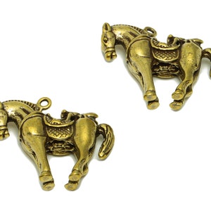 Messing Pferd Anhänger - Roh Messing Pferd Ohrring Charms - Antik aussehende Anhänger - fliegen Pferd Figur - Für Halskette - 31x24.77x8.17mm - PP8774