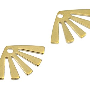 Solberlocker i mässing - Örhängen och hänge i råmässing med sol - Solhalsband i mässing - Smyckestillbehör - 14,92x9,37x0,68 mm - PP2489 bild 2
