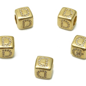 Alphabet Cube Bead D - Latón Letra inicial D - Letras de circón de latón en bruto Cuentas - Letra D Cubo Cuenta - 8.63x8.63x 8.46mm - PP7804D