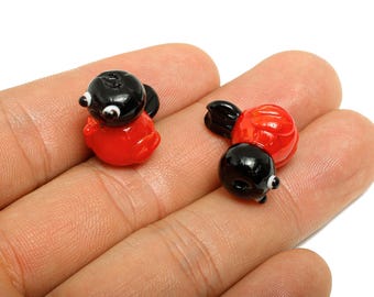 Cuenta de vidrio con forma de pájaro rojo y negro - Cuenta de vidrio hecha a mano para pulsera - Cuenta artesanal colorida y brillante - Joyería original - 17x18x14.17 mm - AC3050