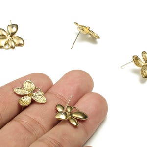 Brass Flowers Earring Stud - Raw Brass Flowers Earring Post - Silver Stud - Earring Post - Jewelry Supplies - 18.52x17.75x3.87mm - PP4461