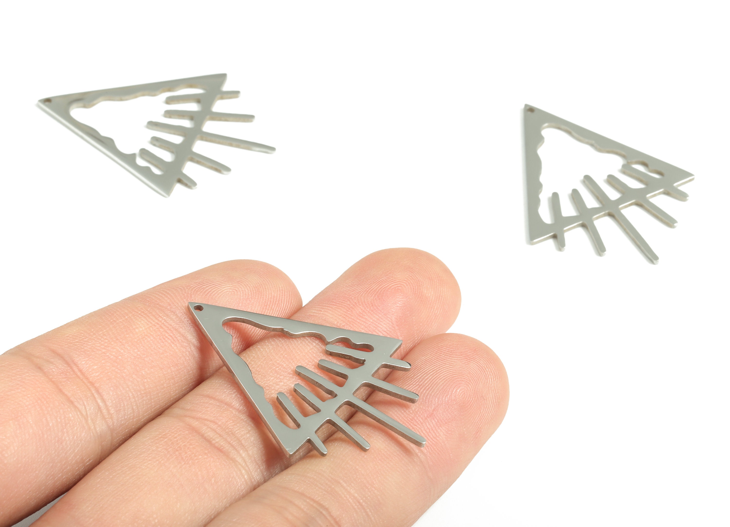Orecchini A Cerchio Con Ciondolo Triangolare In Acciaio Inox E Madreperla – 3 Cm, Ipoallergenici E Impermeabili, Regalo Akzent