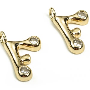 Alfabeto de latón F Amuletos de pendientes con circones - Amuleto inicial F - Colgante de letra F - Latón chapado en oro de 18 quilates - 24.98x15.15x3.49mm - RGP3668F
