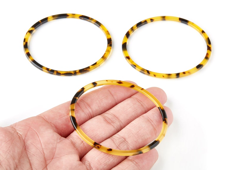 AC1164S Amber Tortoise Shell Earrings Acetate Hoop Earrings Charms Color Code:A02-65x65x2.27mm Circle Shaped Pendant