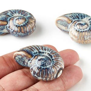 Glasierte Keramikperlen - Geschnitzte Formperlen - Handgemachte Perlen - Halskettenperlen - Verbinderperlen - Schmuckzubehör - 38.99x32.39 mm - NS1045 Bild 1