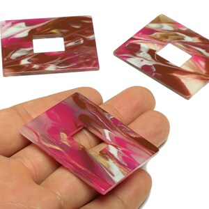 Charm rectangular de acrílico - Colgante arcoíris de acrílico - Charm para pendientes de acrílico - Diseño marmolado - Código: A956 - 49 x 39,89 x 2 mm - AC2614-A956