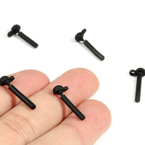 Mini-örhänge i legering med ögla - Mönstrat örhänge i zinklegering - Mattsvart pläterad - 7,61x4,7x1,3 mm - ZZ1610