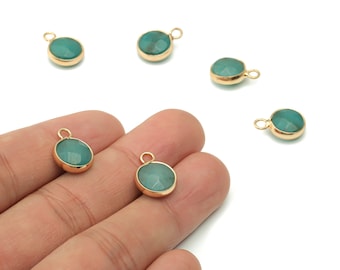 Aventurine Tumbled Round Charm – Gold Tone Plated Brass Pendant for Jewelry Supplies (15.1x11.1x5.8mm) NS1553B