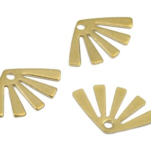 Solberlocker i mässing - Örhängen och hänge i råmässing med sol - Solhalsband i mässing - Smyckestillbehör - 14,92x9,37x0,68 mm - PP2489 bild 3
