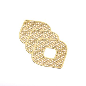 Encantos de collar de latón crudo - encantos de collar exagerados - hallazgos de collar - suministros de joyería - 72.7x40x0.3mm - JJA3914