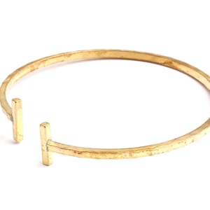 Adjustable Bangle Bracelet - Raw Brass Circle Engraving - Expandable Wire Bangle For Charms - Jewelry Supplies - 54.1x57.8x1.78mm - BRC9