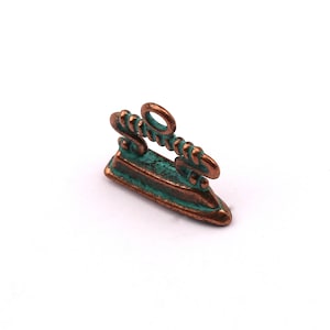 Faux Patina Pendant - Iron Shaped - Alloy Charms - Antique Bronze Tone Necklace - Zinc Alloy Beads - Jewelry Supplies - 15x18x5mm ZZ1029
