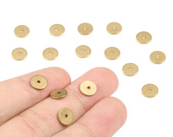 Espaciadores de cuentas planas de latón - Espaciadores de cuentas redondas Heishi de latón en bruto - Componentes para pendientes - Suministros para joyería - 8,07 x 8,07 x 1 mm - PP3542