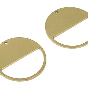 Stampaggio personalizzato in bianco - Charm per orecchini rotondi in ottone grezzo - Ciondolo semicerchio in ottone - Orecchini in ottone grezzo Risultati -22x22x0,76 mm- PP4339