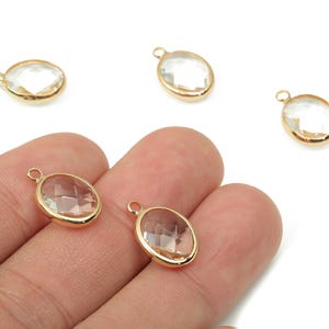 Ovalt hänge i klart glas med mässingsram - Halsband med ögla - Guldpläterad örhänge - Facetterat transparent glas - 16,1x10,6x4,4 mm -GS1145D
