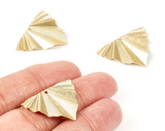 Brass Textured Triangle Charms - Textured Triangle Shaped Raw Brass Pendant - Jewelry Supplies - 28,84x21,86x2,37mm - PP1813