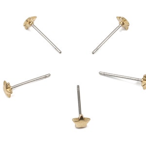 Brass Star Earring Stud - Raw Brass Star Earring Post - Steel Stud - Earring Post - Jewelry Supplies - 14.63X5.02X1.45mm - PP3160