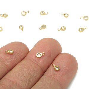Messing Mini Drop Loop Ohrring Charms mit Zirkon - Rohmessing Teardrop Anhänger - Ohrring Charms für die Schmuckherstellung - 5.9x3.38x1.5 mm - PP7436