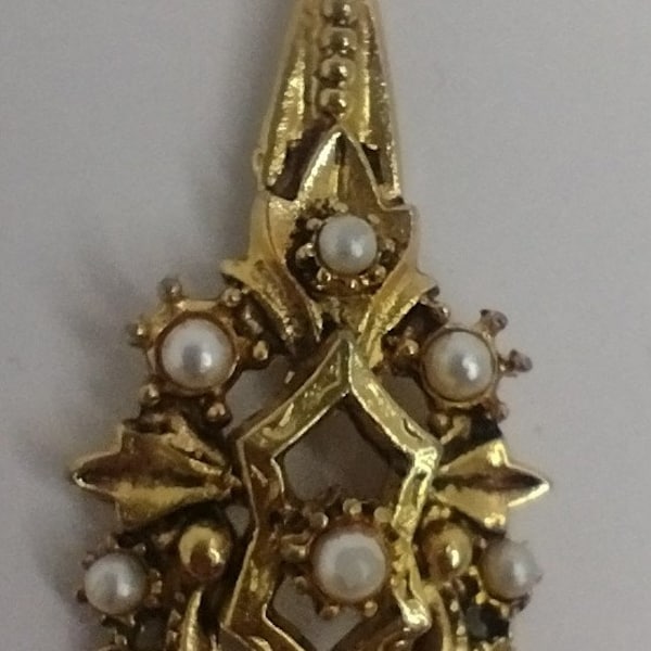 Florenza pendant gold tone Victorian style foux pearls