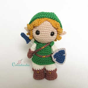 PDF: Link inspirierte Amigurumi-Puppe – Häkelanleitung von Crochelandia
