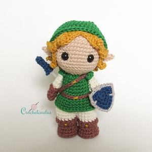 PDF: Link inspired amigurumi doll - crochet pattern by Crochelandia