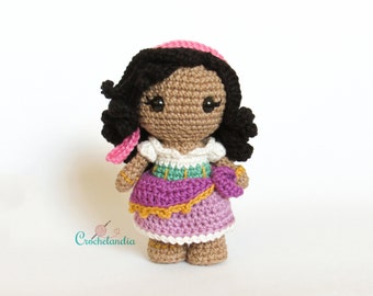 PDF: Esmeralda inspired amigurumi doll - crochet pattern by Crochelandia