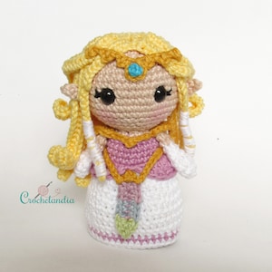 PDF: Zelda inspired amigurumi doll - crochet pattern by Crochelandia