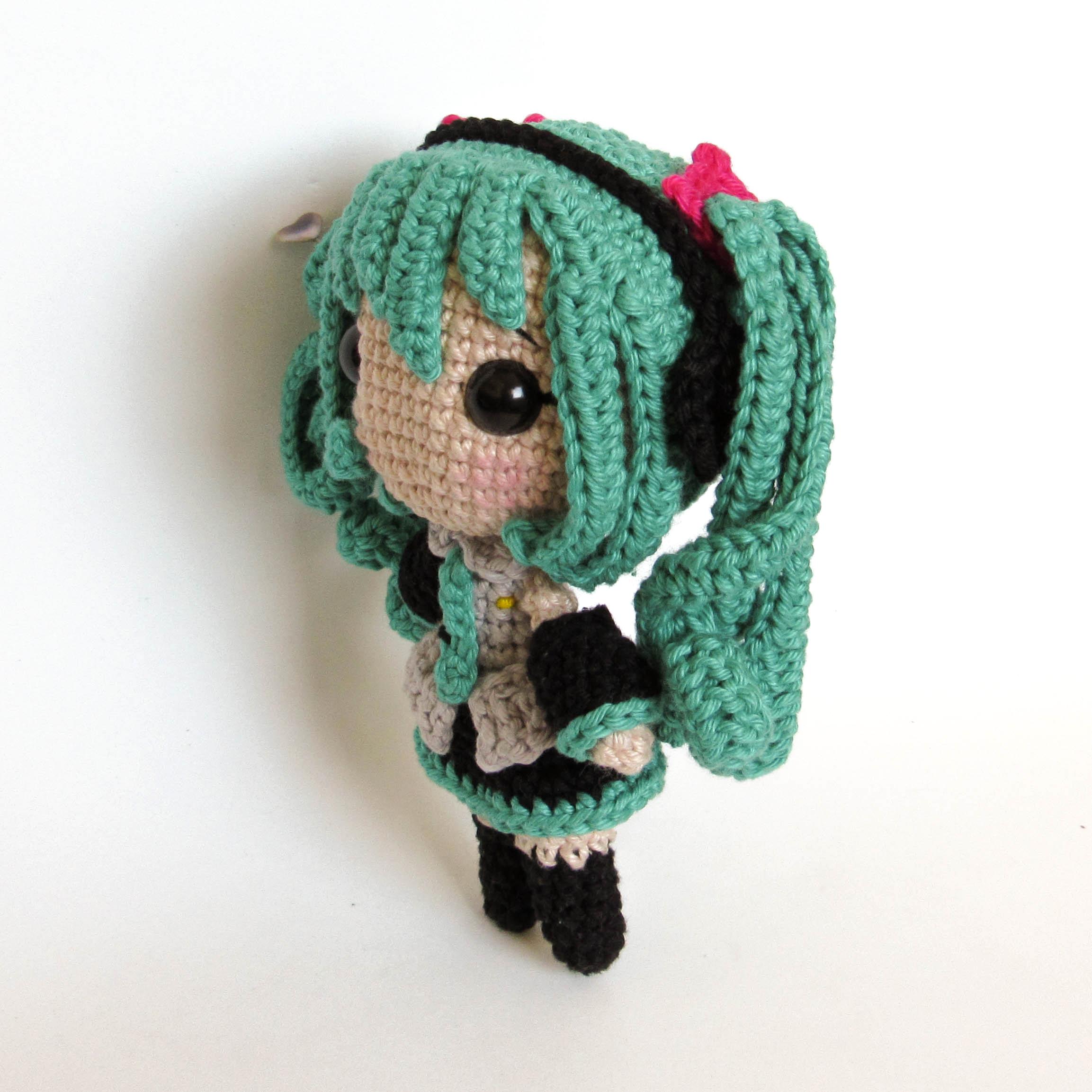 初音ミクのあみぐるみ人形 - Crochelandiaによるかぎ針編みPDFパターン