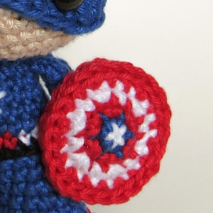 Captain America amigurumi doll - crochet PDF pattern by Crochelandia - English, Spanish and Brazilian Portuguese image 6