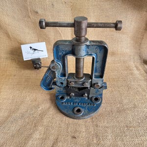 Vintage Paramo V12 2” Pipe Vice