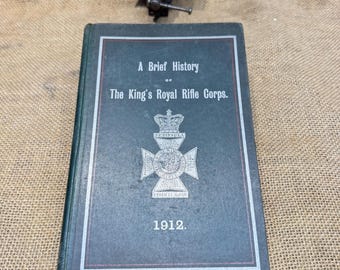 Książka z epoki – krótka historia Królewskiego Korpusu Strzelców z 1912 r.