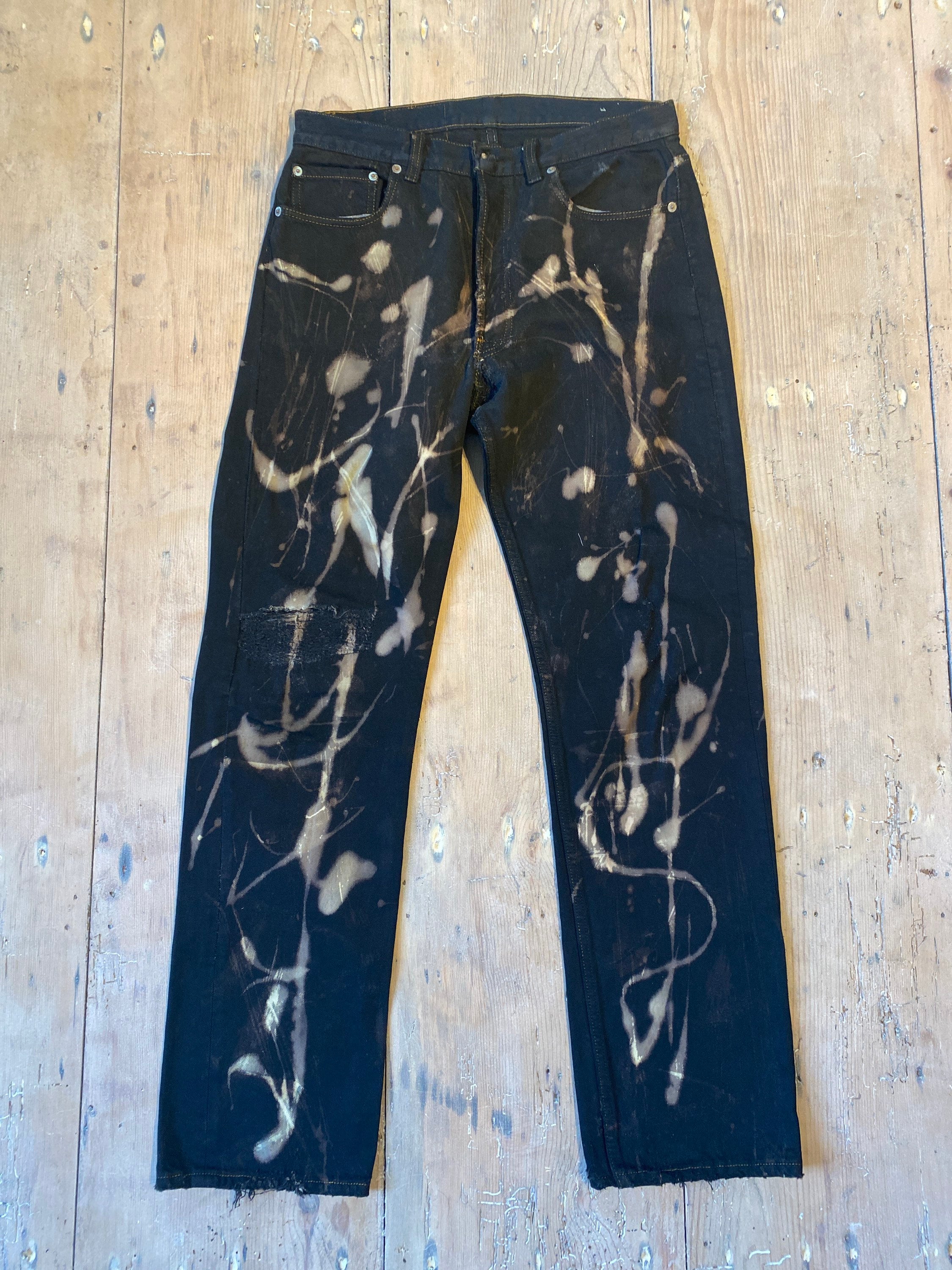 Vtg 33”x32” Blk Bleach Splat Levi 501s Knee Repair Made in USA