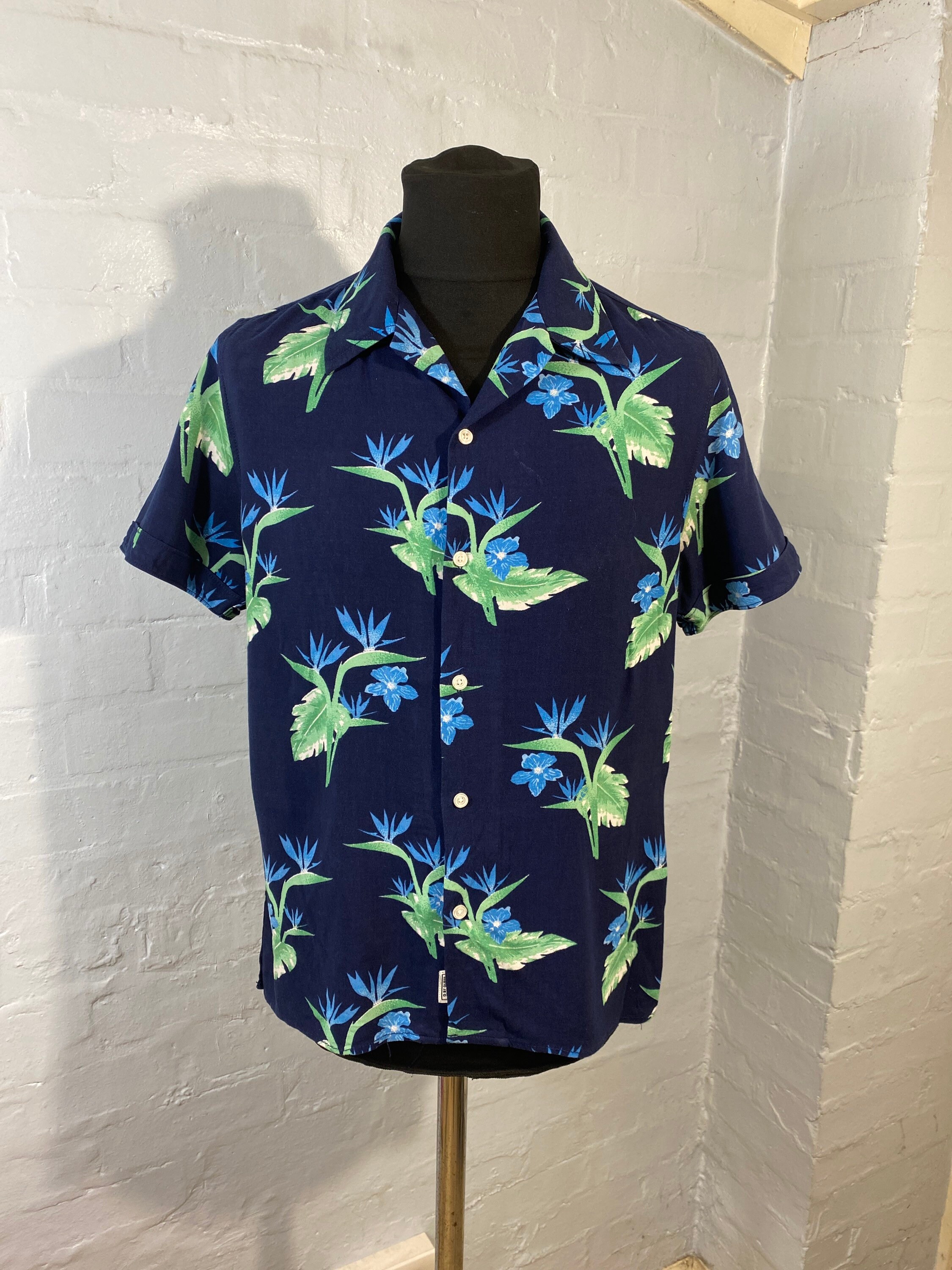 Vtg 90s Gents Hawaiian s/s shirt”G by Guess Los Angeles”