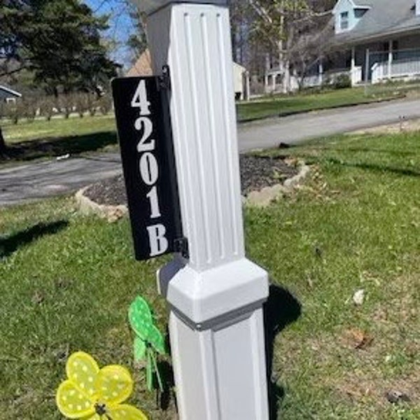 Reflective mailbox post sign, Arial font, up to 5 numbers