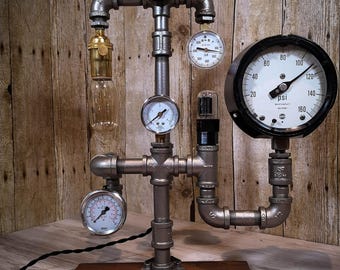 Lampe de table steampunk : manomètres industriels et tube à vide, style Edison