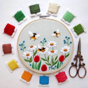 Hand Embroidery Pattern | Busy Bees | Digital Download PDF + Detailed Instructions + Complete Video Tutorials