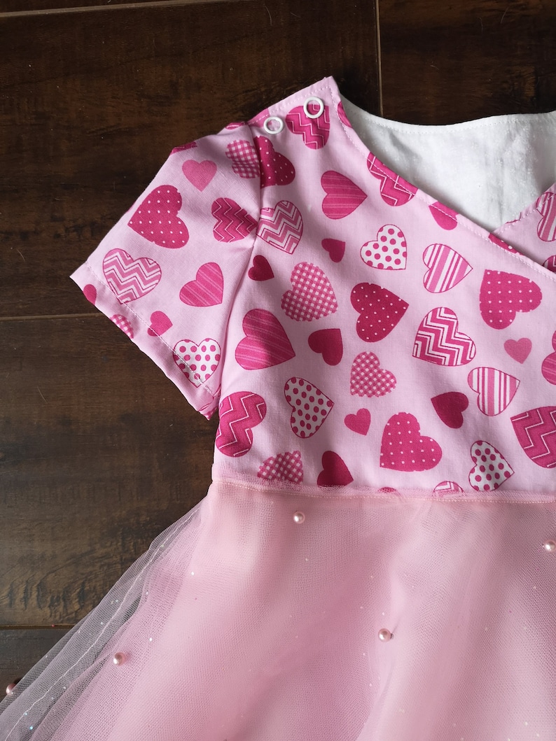 Photoshoot dress size 2-3 years Girls Pink Heart dress for Valentines Day or Birthday Short sleeves Tulle twirling skirt