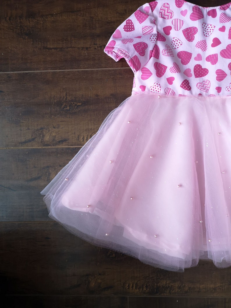 Photoshoot dress size 2-3 years Girls Pink Heart dress for Valentines Day or Birthday Short sleeves Tulle twirling skirt
